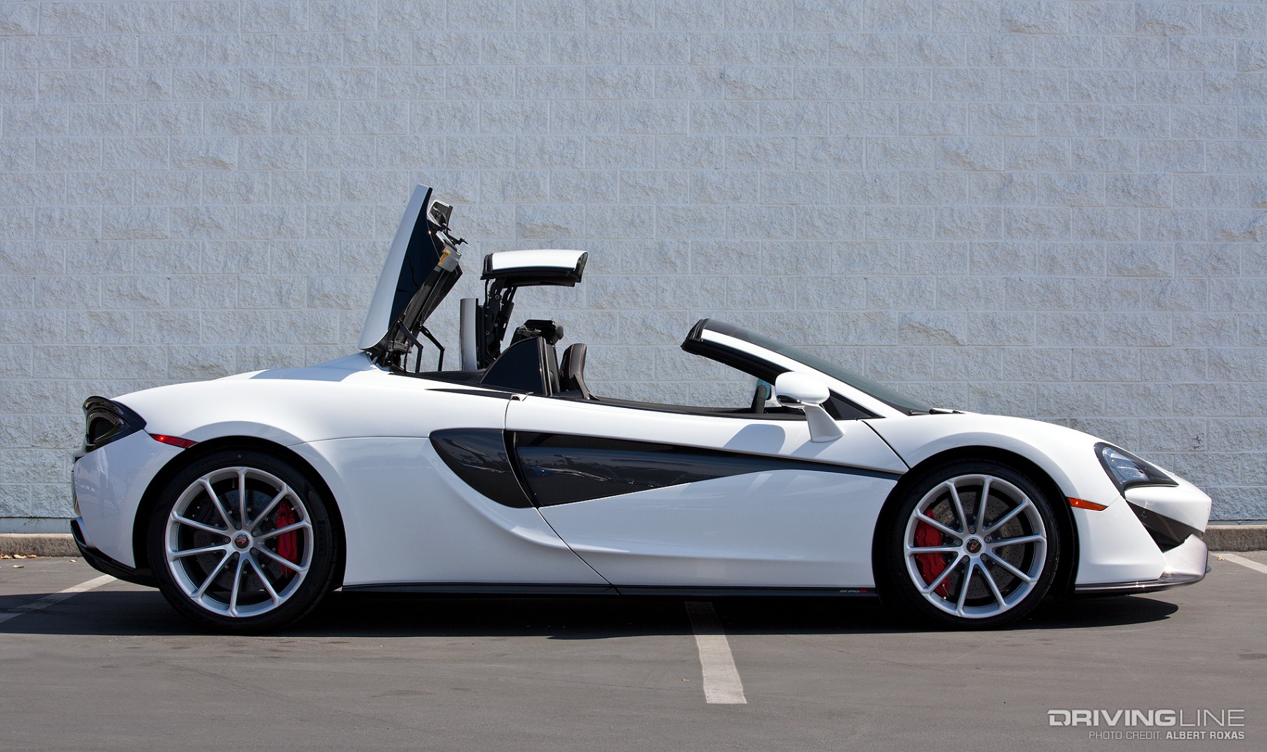 McLaren 570S Spider Changing