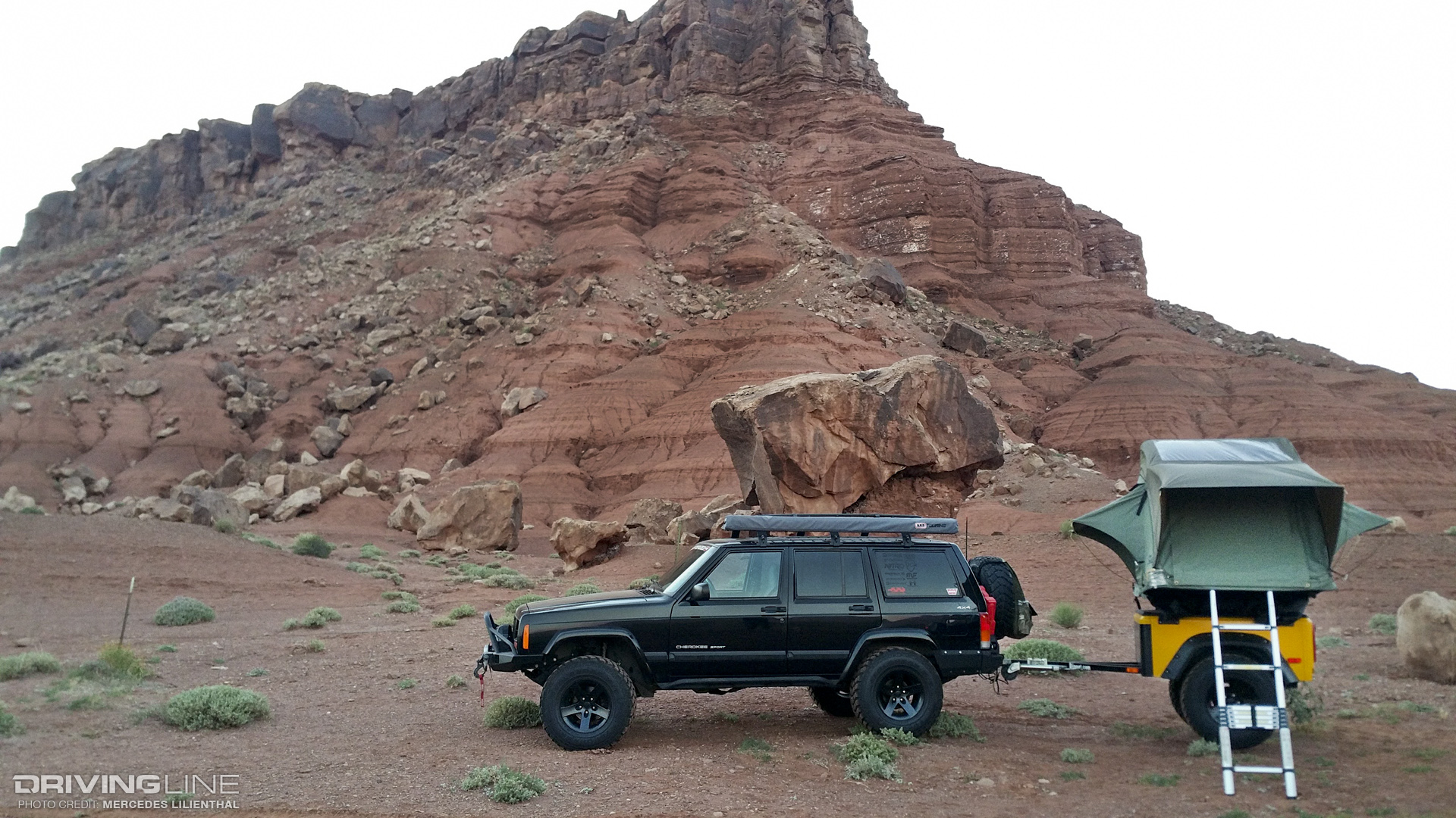 Jeep Cherokee and Dinoot trailer