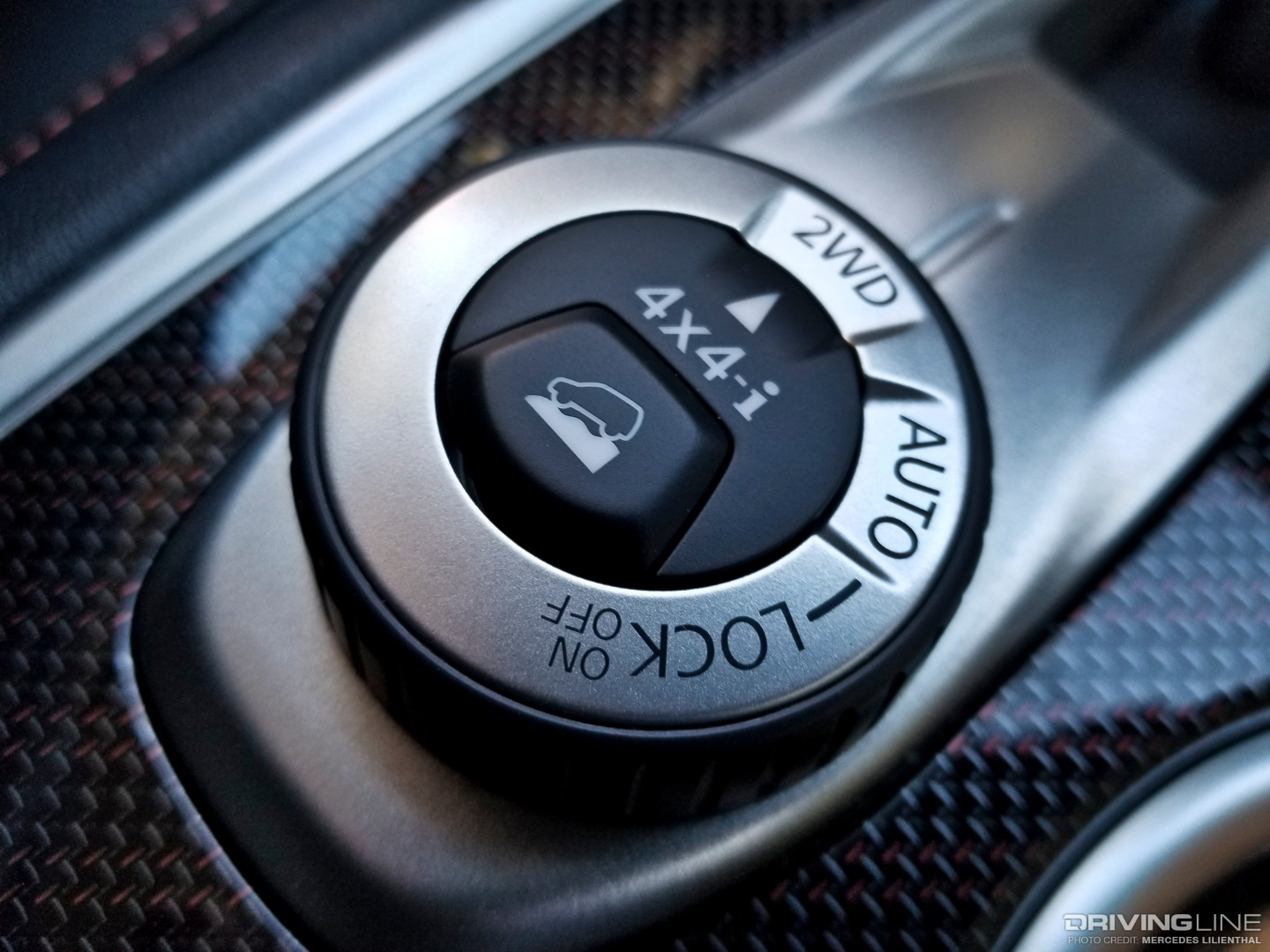 Nissan Pathfinder Rock Creek Edition 4WD knob