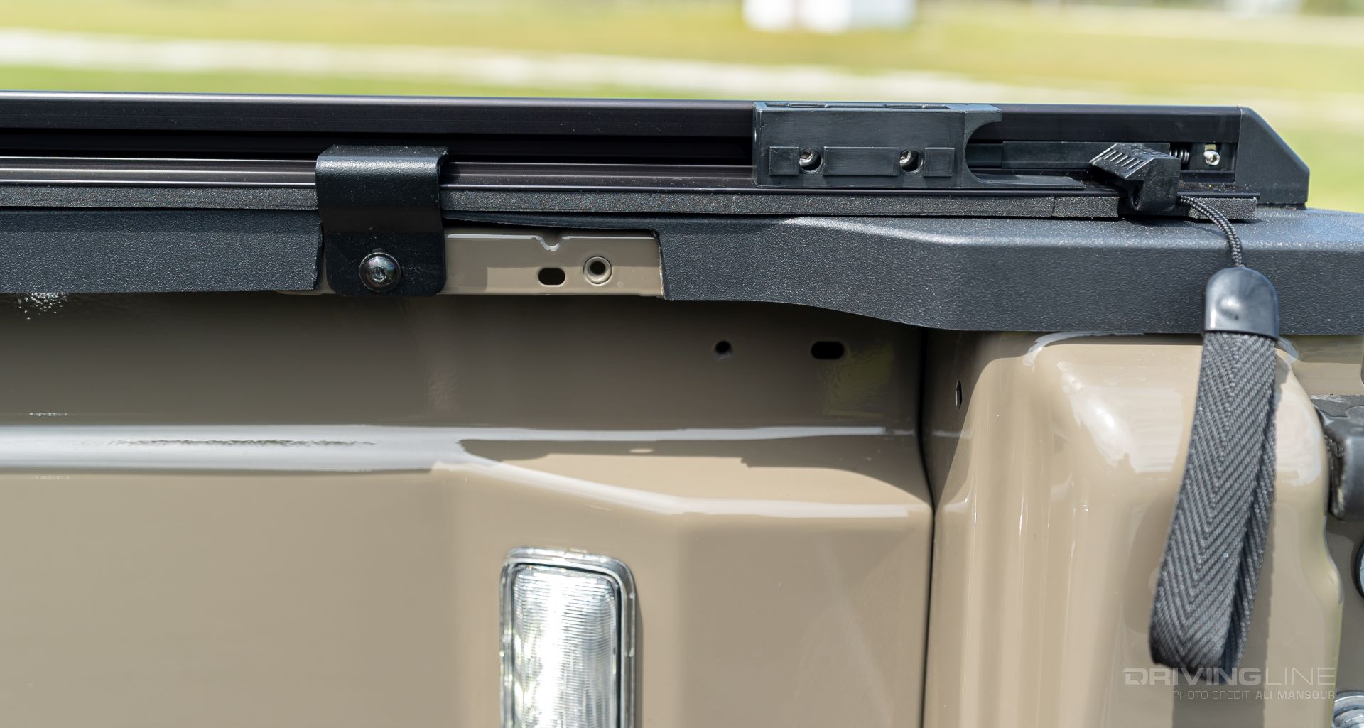 Jeep Gladiator Rubicon Bestop EZRoll cover rail detail