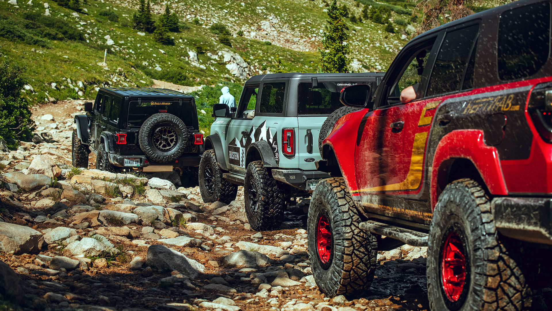 jeep bronco and 4runner off roading rocks at hancock pass