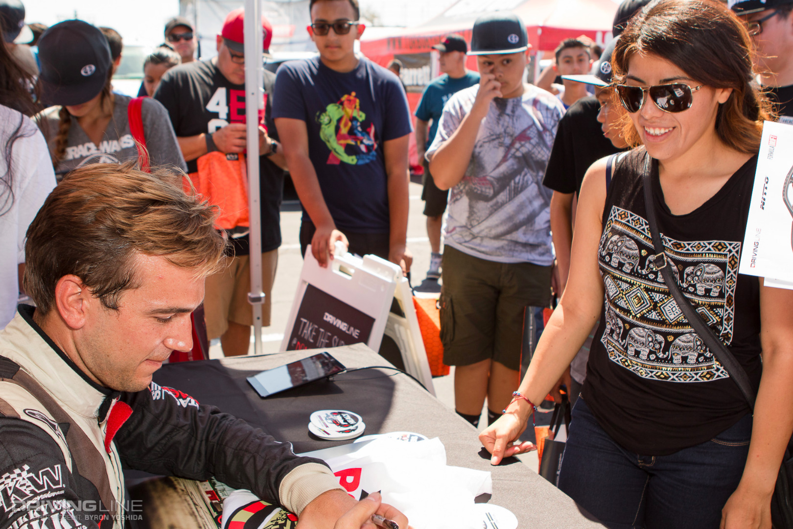 Matt Powers signing autographs