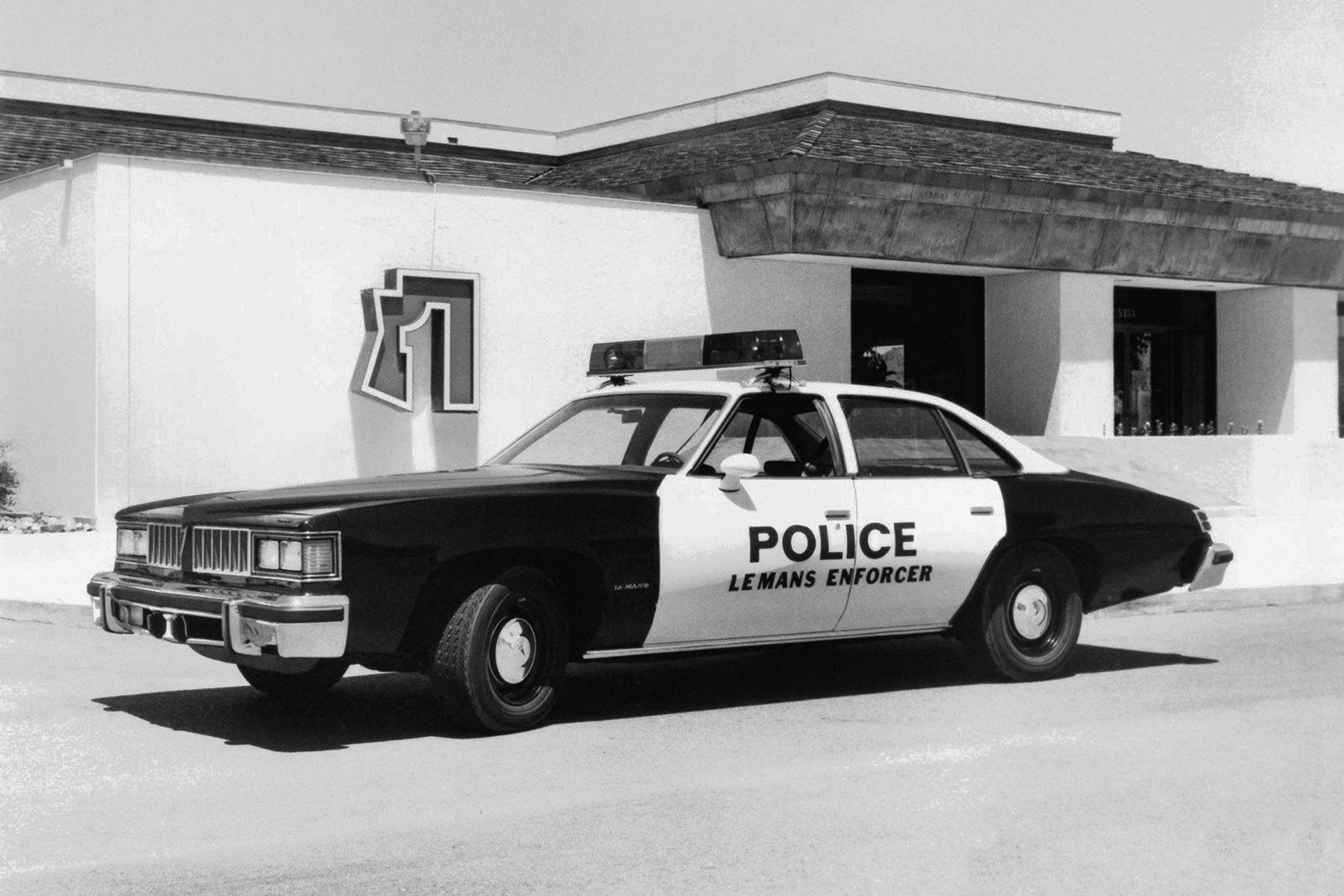 1977 pontiac le mans 02