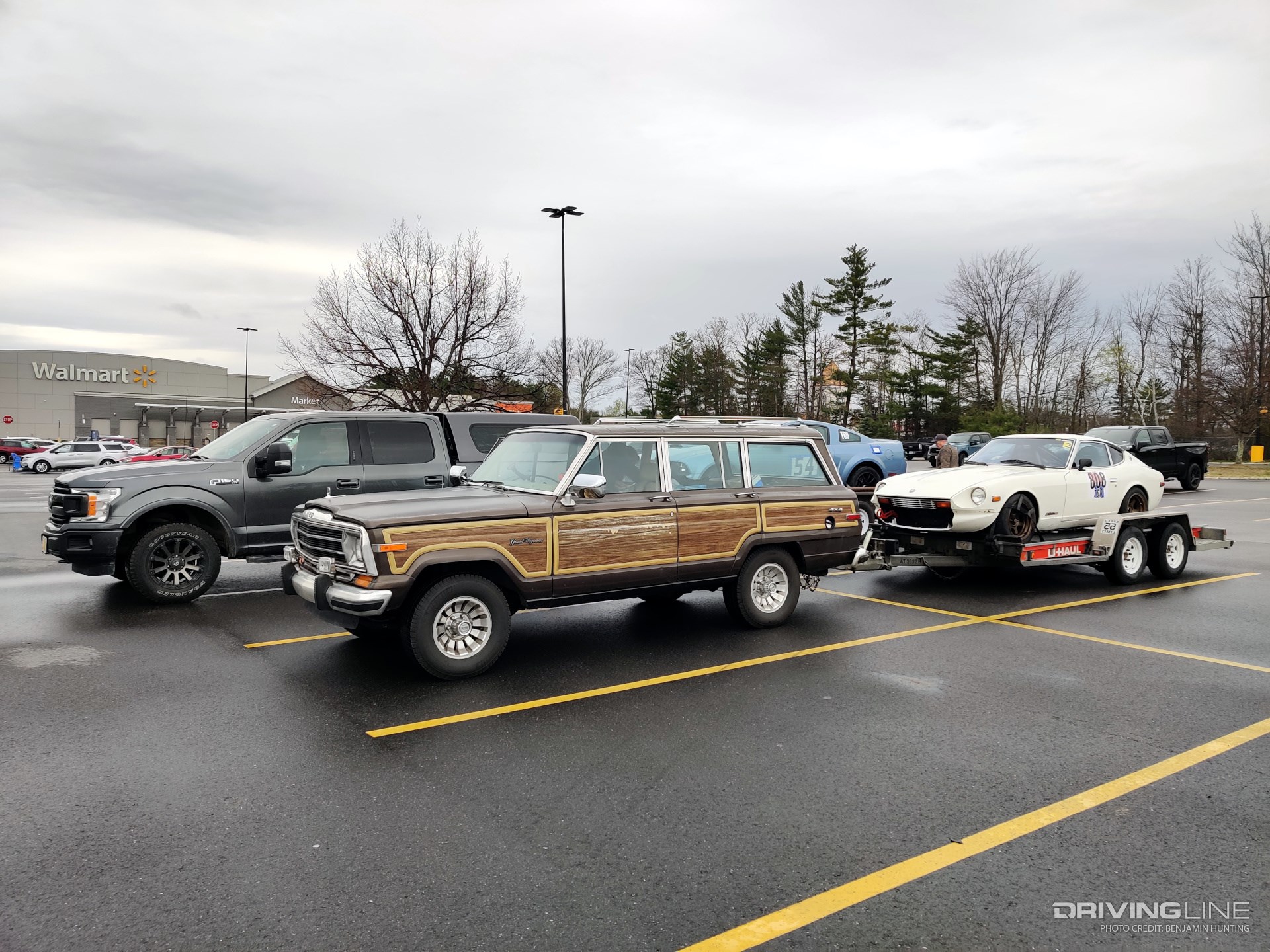 Jeep Grand Wagoneer towing on air springs
