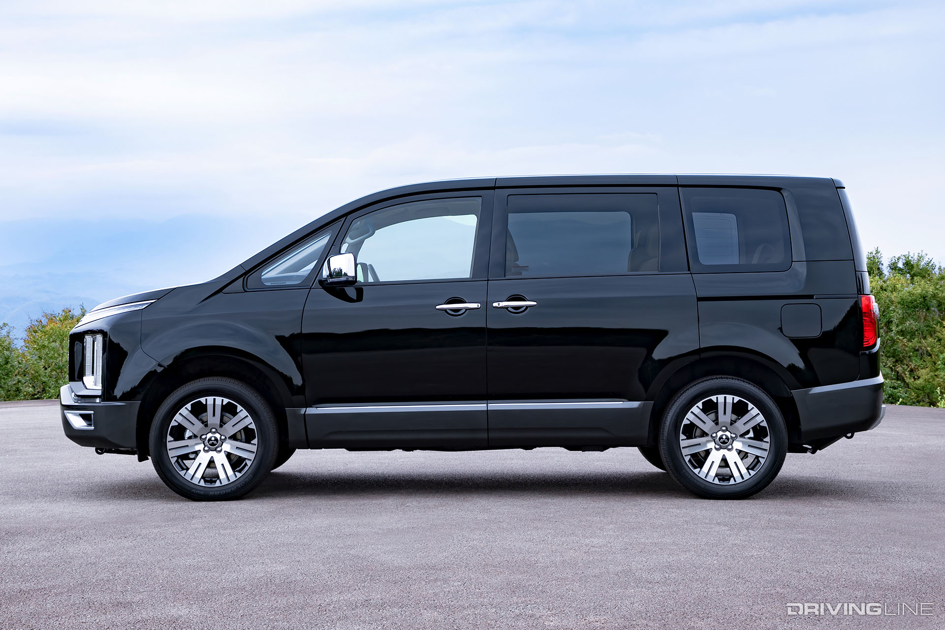 Mitsubishi Delica D:5 Side View