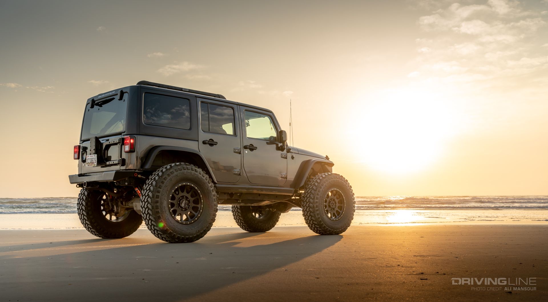 Jeep wrangler JK savvy rear bumper and teraflex roof rack rear 3/4 view on beach